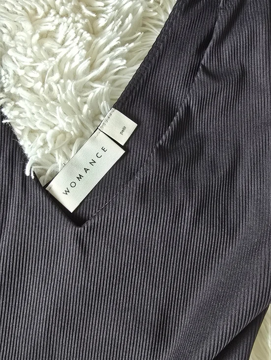 V-Neck Ribbed Black Tank Top - Picture 3 of 7